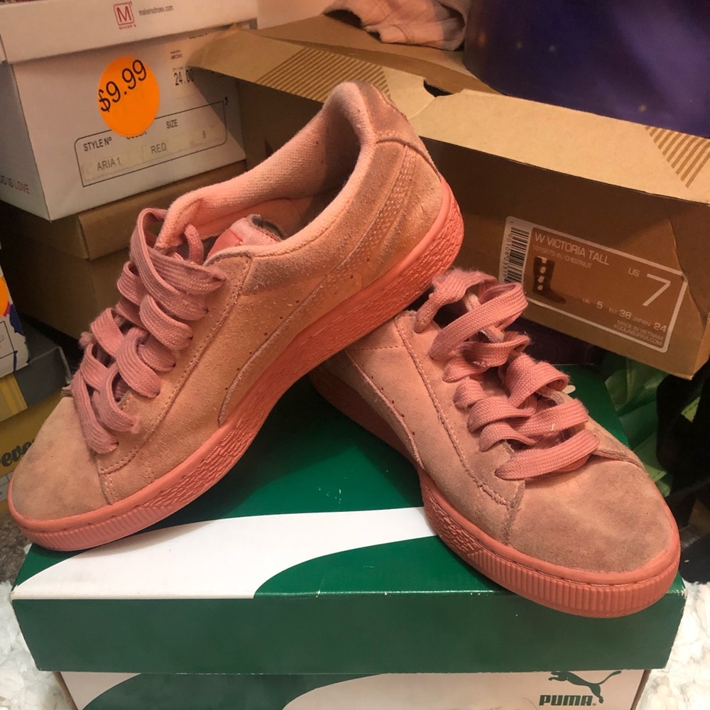 Suede Pumas